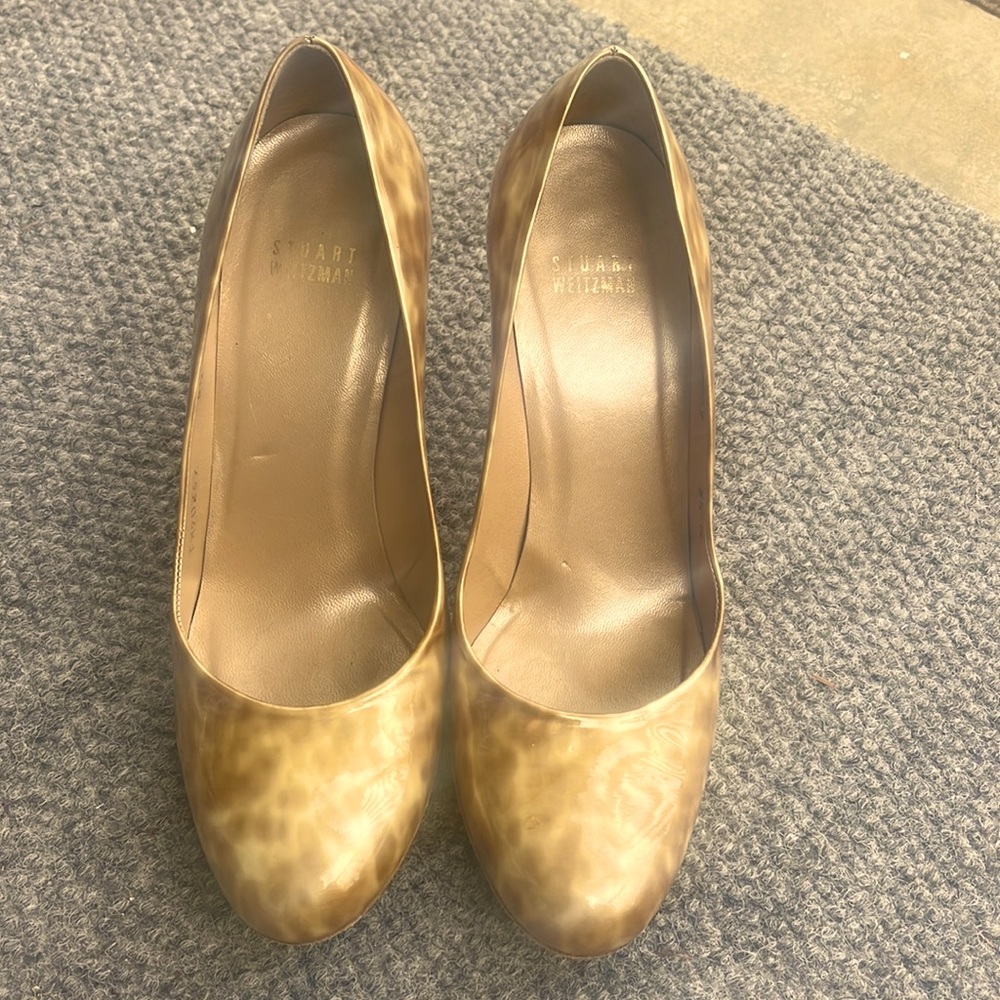Stuart Weitzman Gold Patent Leather Pumps Size 8.5
